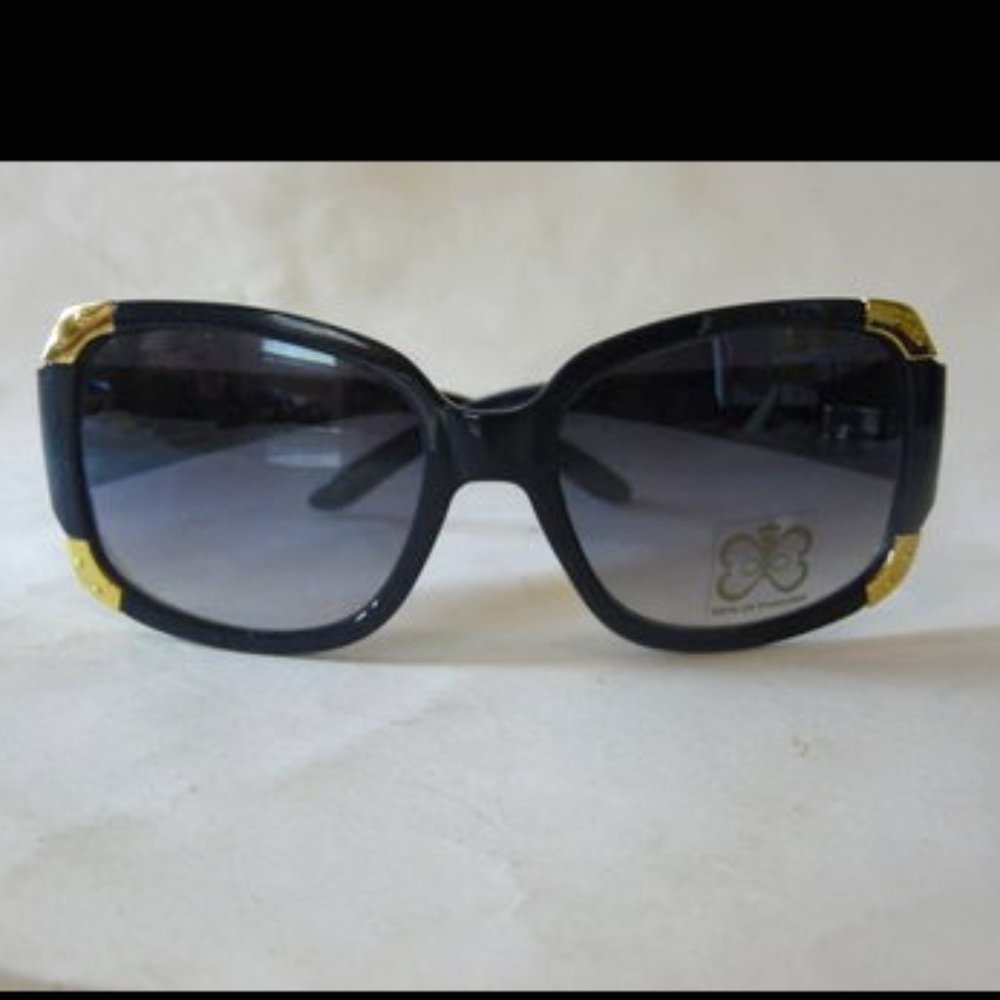 Curations Sunglasses With Case - image 7